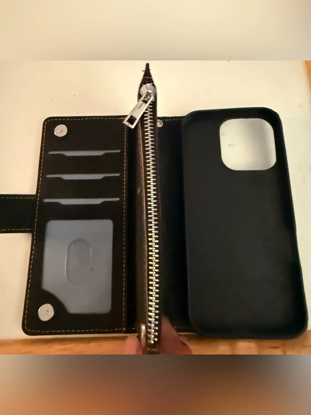 Lot of 6 iPhone 16Pro cases & accessories